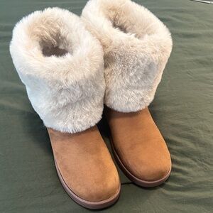 GBG Los Angeles Tan Suede Winter Boots with Cream Faux Fur Cuff